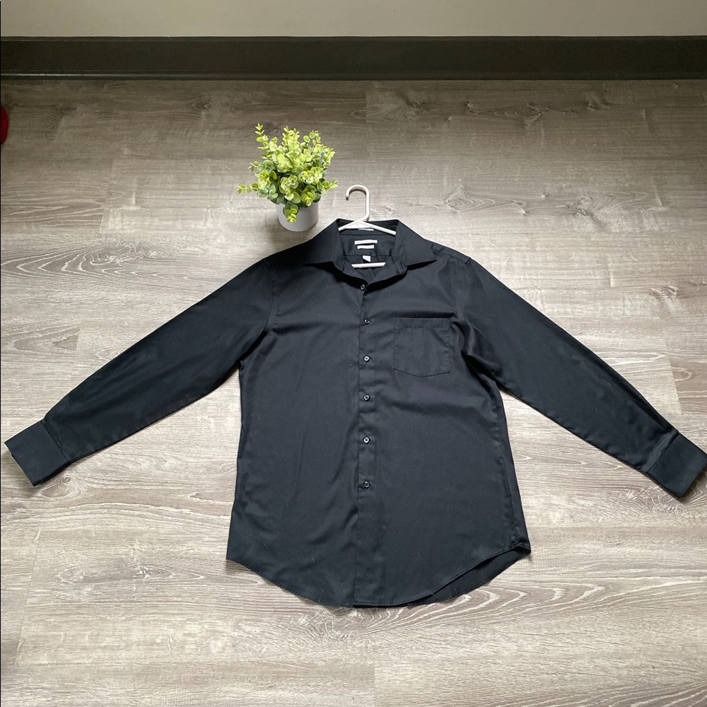 Van Huesen Men’s casual button-down shirt